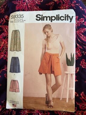 Simplicity Women's Orange Skirt/Shorts Sewing Pattern